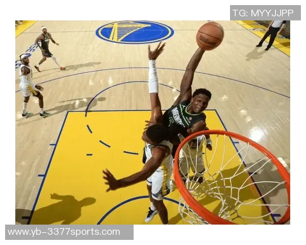 爱德华兹半场表现平平次节仅靠罚球得分球队状态堪忧 爱德华兹半场表现平平次节仅靠罚球得分球队状态堪忧